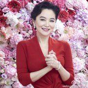 林青霞被曝离婚后首次露面 低调抵台出