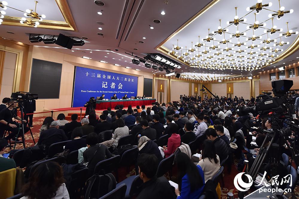 国家发改委主任何立峰等谈大力推动经济高质量发展记者会。
