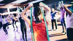 研究:膝关节炎患者加强髋部运动可改