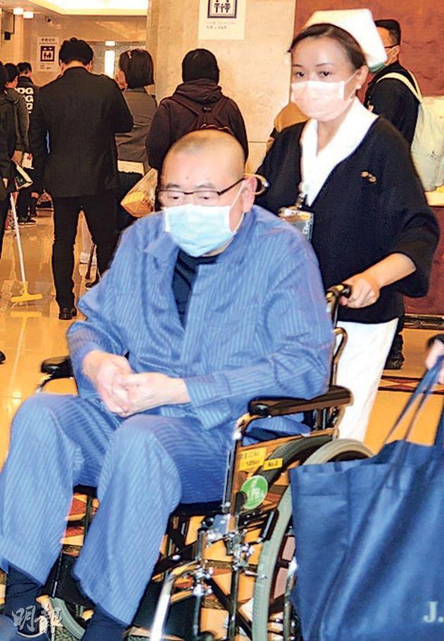 刘銮雄没有回应是不是身体不适去医院复诊，他说：“没事！”