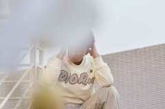 黄轩街拍写真曝光诠释率性洒脱的时尚