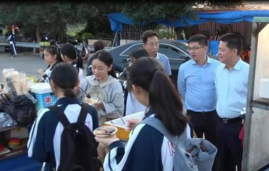 饶平县突击检查校园周边饮食环境 确保学生饮食安全