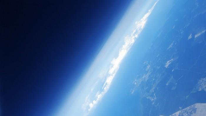 10部三星S10被送至万米高空：记录下地球美景