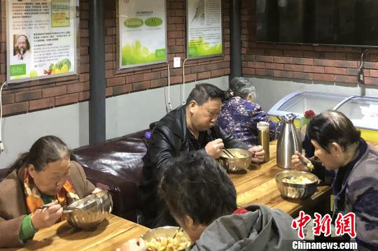 西安一素食餐厅提供免费午餐 清淡饮食获食客青睐