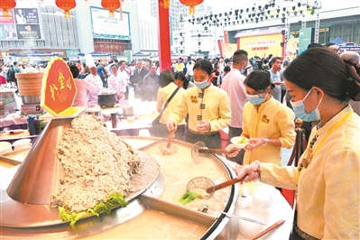 2018年广州国际美食节昨日开幕 一站式品味广府美食、八大菜系、全球美食