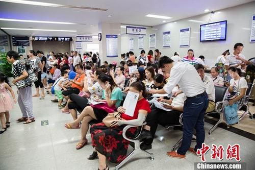 中国出境旅游持续升温 稳居世界出境旅游首位