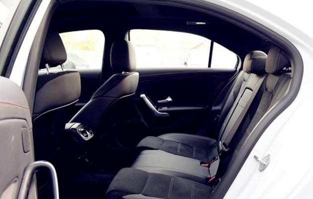 奔驰A级单月销量成功突破4500辆，看看车主们怎么评价这款车