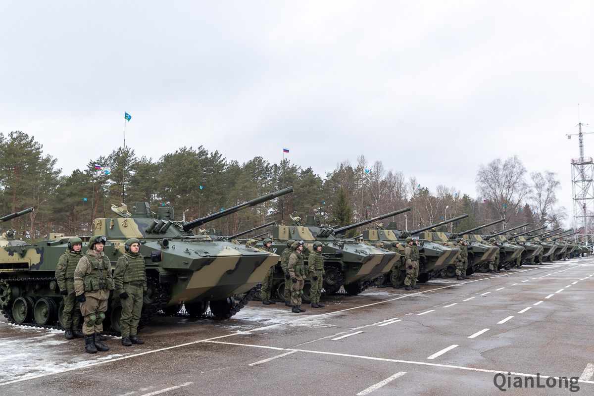 02.大量的BMD-4M空降战车准备移交给部队。