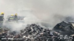 界首一回收站内起火 事故原因正在调查
