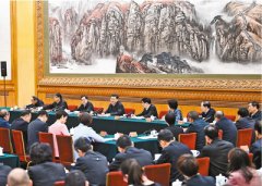 用新时代中国特色社会主义思想铸魂育