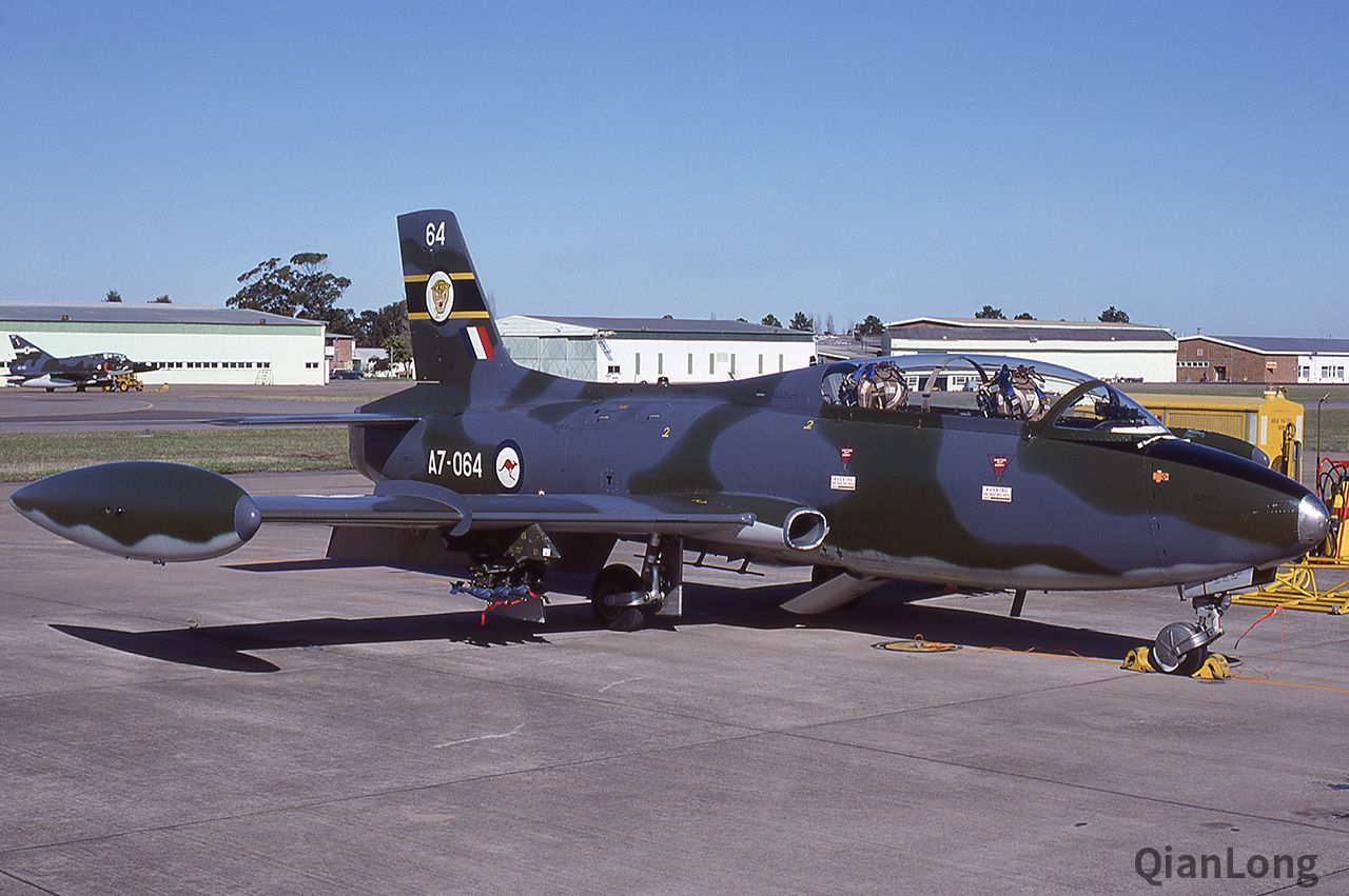 02.皇家澳大利亚空军的阿莱尼亚MB-326教练机(Aermacchi MB-326)。