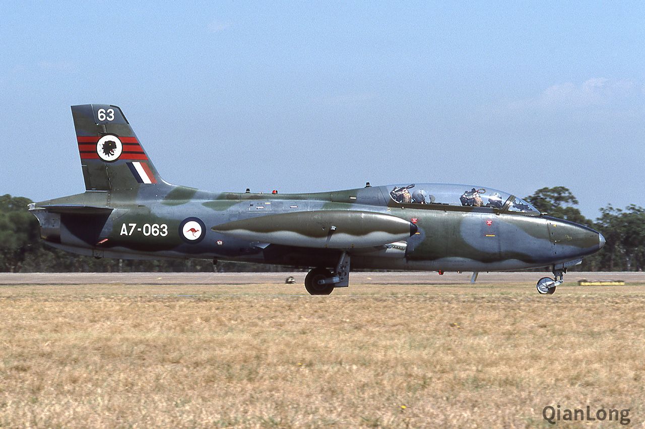 01.皇家澳大利亚空军的阿莱尼亚MB-326教练机(Aermacchi MB-326)。
