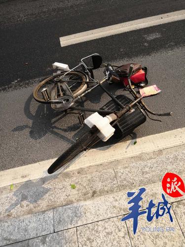 广州市民被外卖电动车撞倒多处受伤 骑手匆匆离开