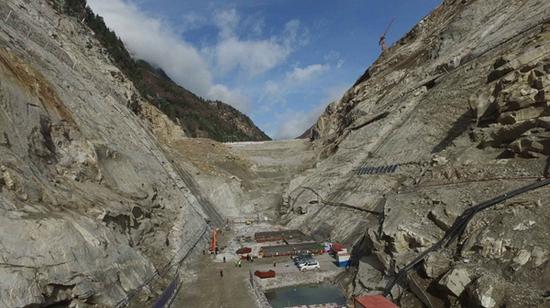 世界第一高坝——双江口水电站大坝开始浇筑