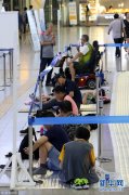 韩国迎秋运大潮 民众熬夜打地铺买票