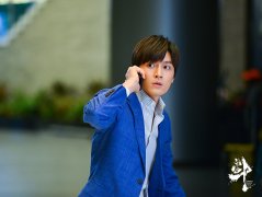 高泰宇新剧《青春斗》开播 校园男神心