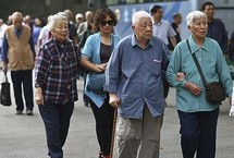 养老金15连涨！这几类人涨得更多
人社部、财政部联合下发通知，2019年继续统一调整企业和机关事业单位退休人员基本养老金，总体上调5%左右。预计将有1.18亿名退休人员受益。今年养老金总体调整水平按照2018年退休人员月人均基本养老金的5%左右确定。
【详细】
社会政法｜社会热图