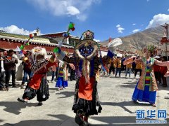 西藏民主改革第一村唱响《我和我的祖