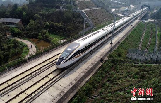 资料图：高铁列车。 中新社记者 刘忠俊 摄