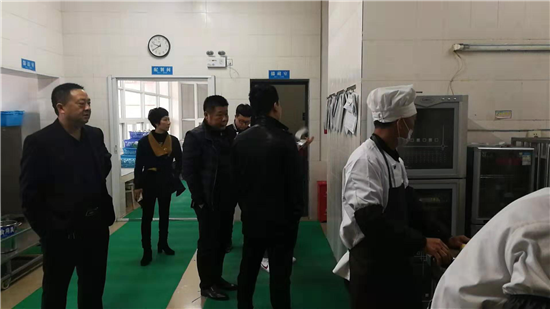 东坡区象耳小学开展食品卫生安全大检查 保障师