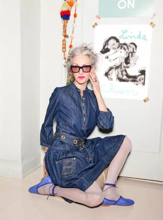 年过七旬的时尚icon 银发奶奶诠释：潮，就要一辈
