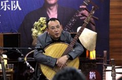 从演奏家到“阮痴” 57岁的冯满天经历