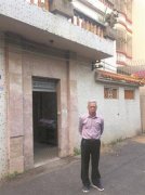 退休医生租个房 为困难患者减免药费还