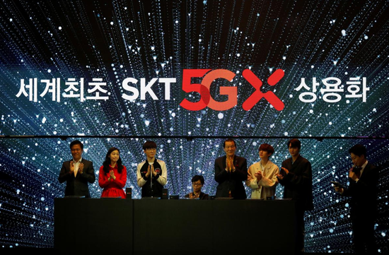 2019年4月3日，韩国最大移动运营商SK电讯CEO Park Jung-ho出席5G服务启动仪式。REUTERS/Kim Hong-Ji