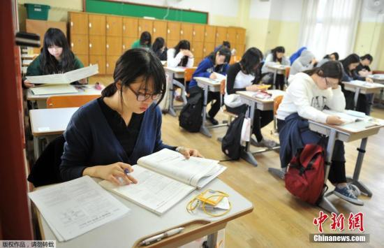 韩中学生基础学业水平大跌 现任政府教育政策受