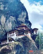 陈坤化身旅游博主 与周迅合影默契十足