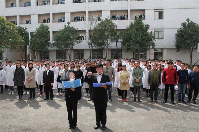 济宁医学院：捐献谱大爱 鲜花寄哀思