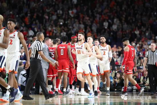 领先被反超再绝平！这剧本像极了NBA,都怪裁判