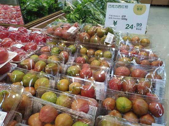 北京一家超市里标价24.99元的“巧克力西红柿”。新京报记者 王巍 摄