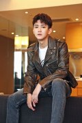 熊梓淇出席品牌活动皮衣Look演绎春季时