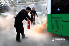 应对春季出游热 公交演练“一键报警”