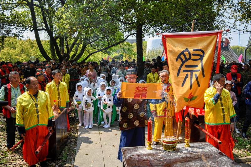 “祭蚕神”仪式。沈勇强摄。