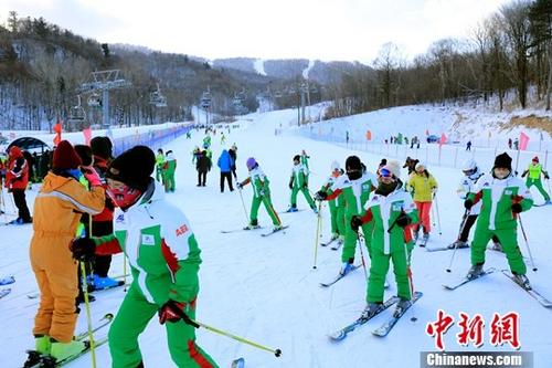 资料图：黑龙江亚布力滑雪旅游度假区。中新社记者 于琨 摄
