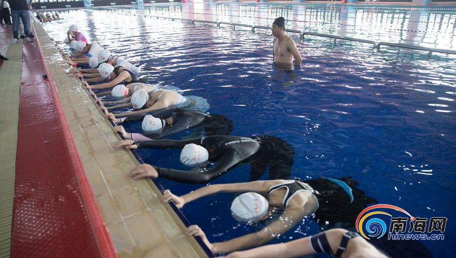 北师大海口附属学校游泳馆正式投用 将游泳教育