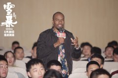 警院外国留学生被《雪暴》打动:警察
