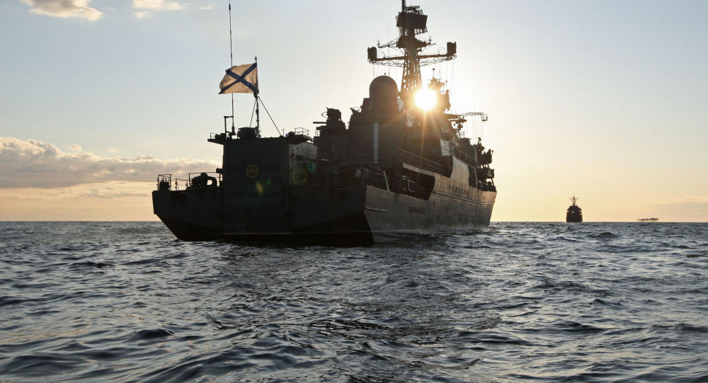 美军舰带“小弟”闯入波罗的海 俄立即派舰监视
