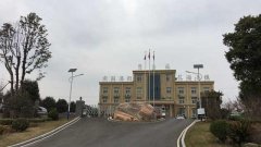 疯狂的小镇: 一个“特色小镇”的烂尾