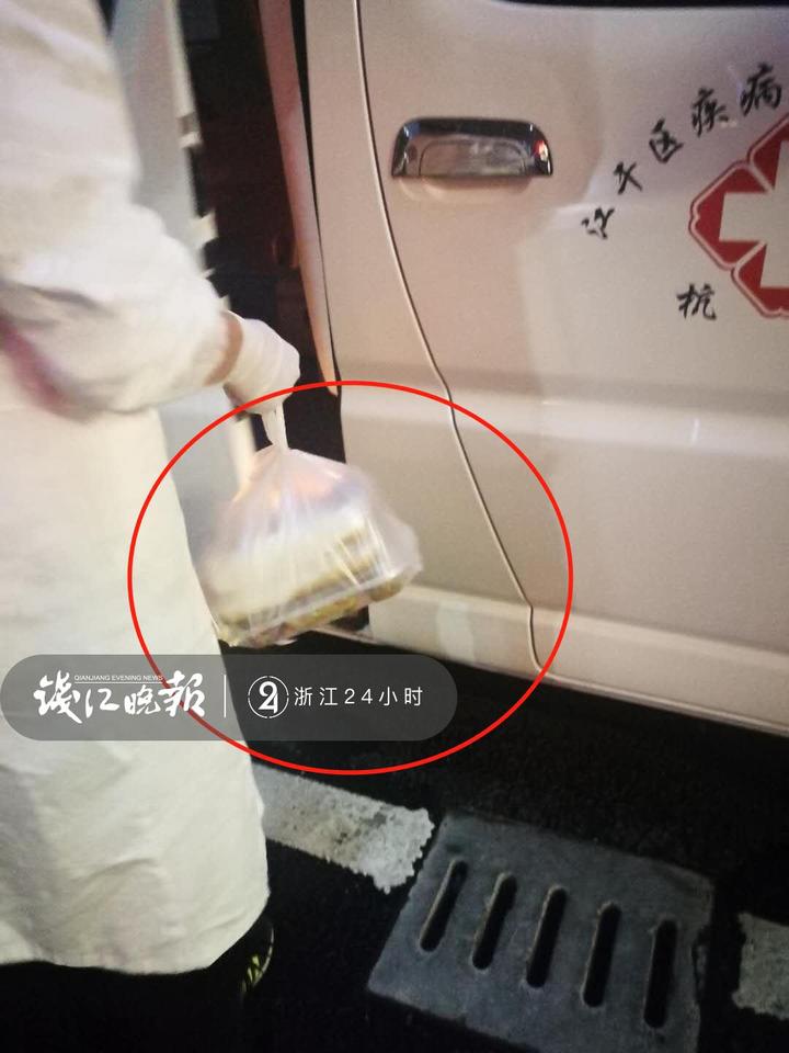 【突发】多人疑似食物中毒送往九和医院就诊，浙江24小时记者正在现场