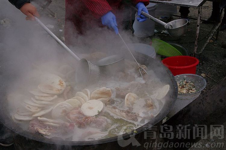 高清：寒冬里逛西海岸泊里大集 乡村美食看着就流口水