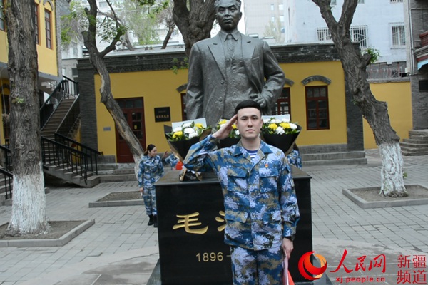 在那遥远的地方：新疆两代海军战士讲述海军情祖国爱