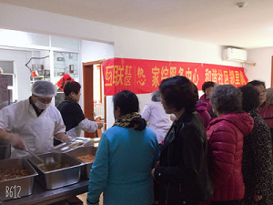  “好吃不贵，还管配送” 同庆路社区解决老人用餐难题