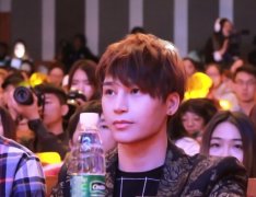 陈奕天当评委兼职表演嘉宾当场表演 舞