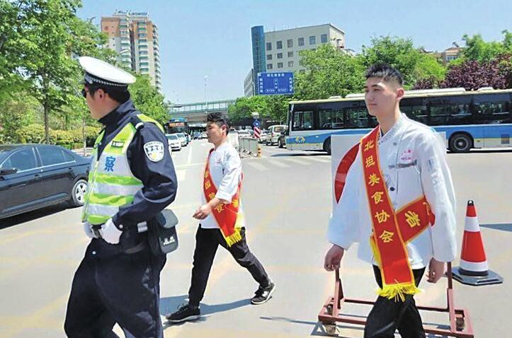 这条美食街“有温度”外地游客频频点赞