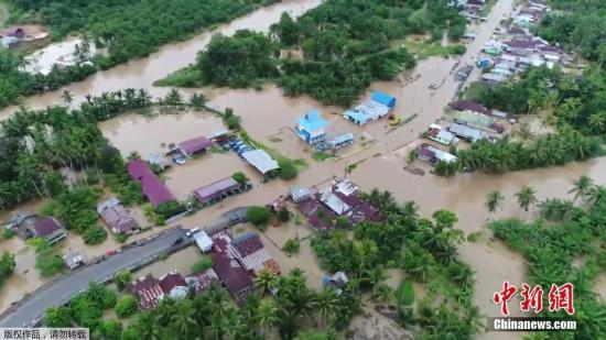 印尼洪水肆虐造成近40人死亡 至少13人失踪
