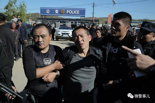 凌源越狱案庭审：两重刑犯5小时通关，就赌狱警