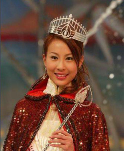 2003年港姐冠军曹敏莉进入TVB后获邵逸夫青睐，先后参演了《胭脂水粉》《肝胆昆仑》《乱世佳人》等剧集，还在刘德华等巨星的MV中担任女主角。